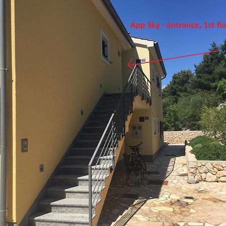 Gavza Sky View Apartment Cres Bagian luar foto