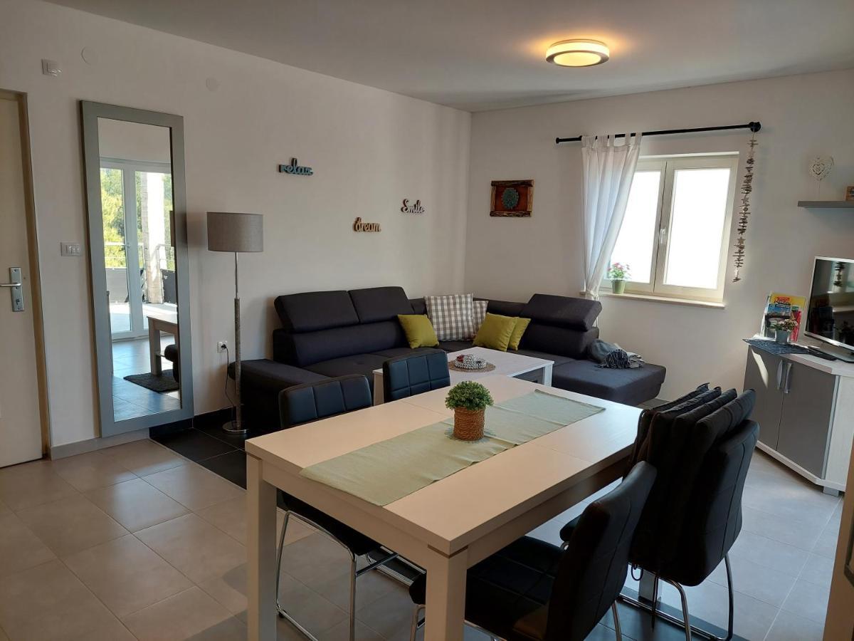 Gavza Sky View Apartment Cres Bagian luar foto