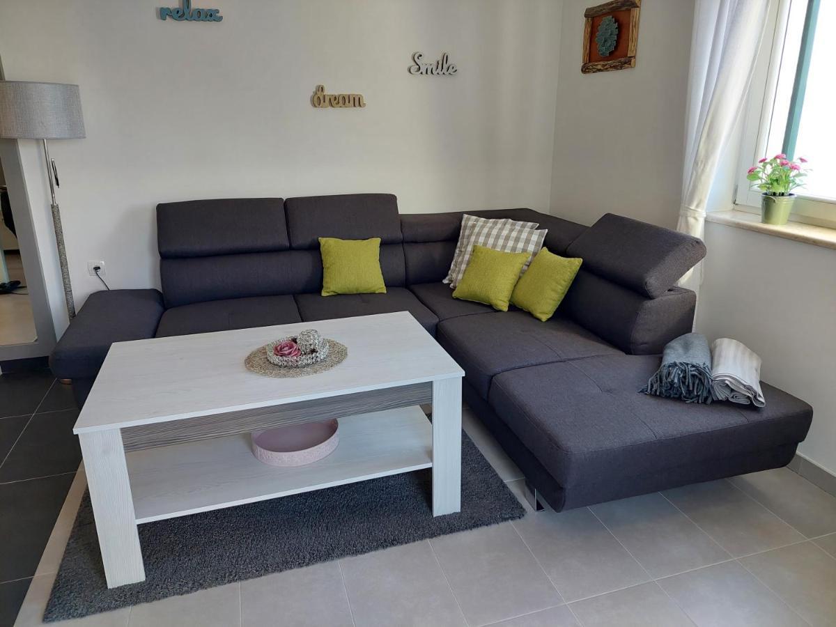 Gavza Sky View Apartment Cres Bagian luar foto