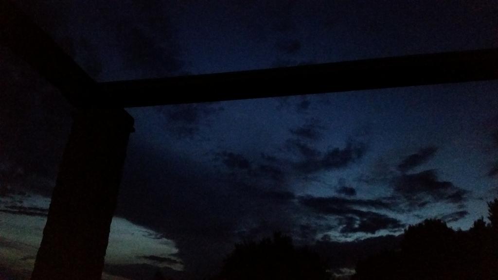 Gavza Sky View Apartment Cres Bagian luar foto