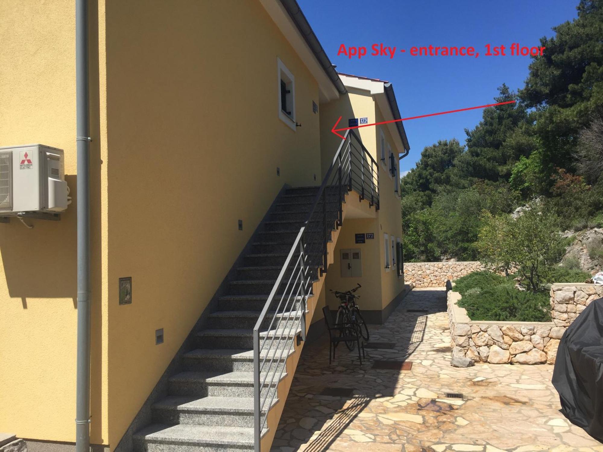 Gavza Sky View Apartment Cres Bagian luar foto