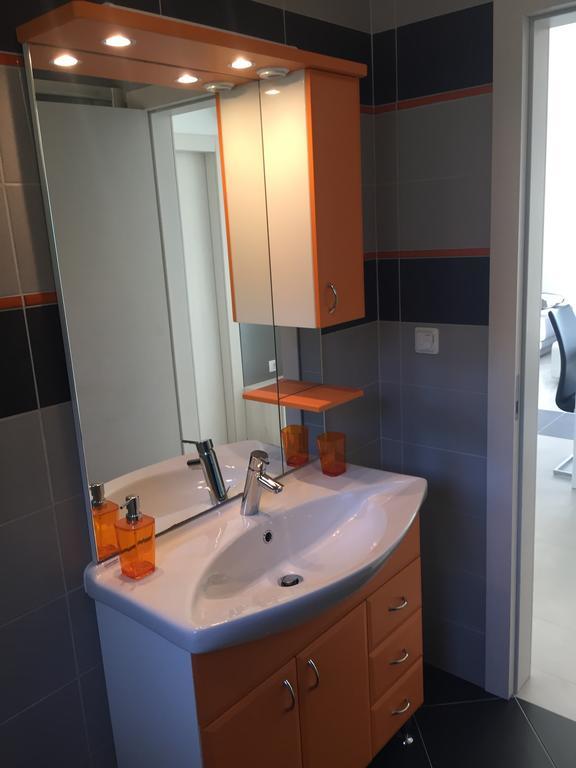 Gavza Sky View Apartment Cres Bagian luar foto