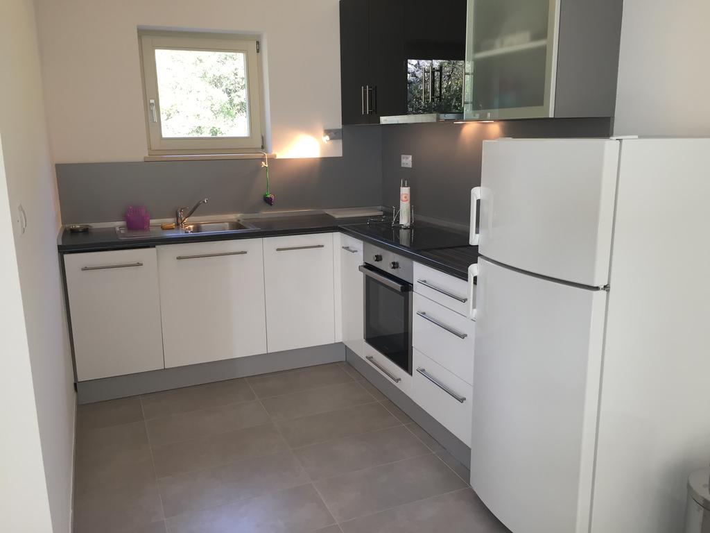 Gavza Sky View Apartment Cres Bagian luar foto