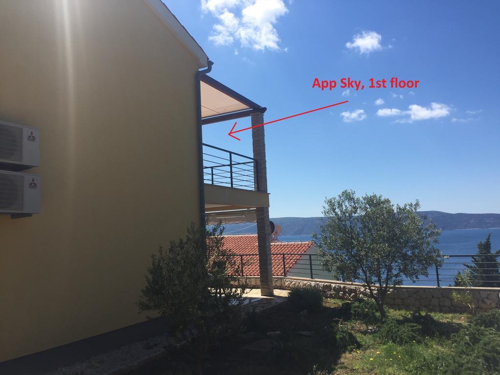 Gavza Sky View Apartment Cres Bagian luar foto