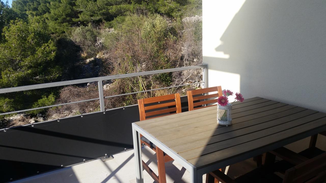 Gavza Sky View Apartment Cres Bagian luar foto